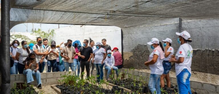 Community working alongside ABIUDEA