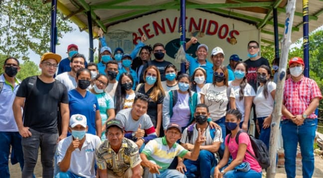 Community welcoming the ABIUDEA team